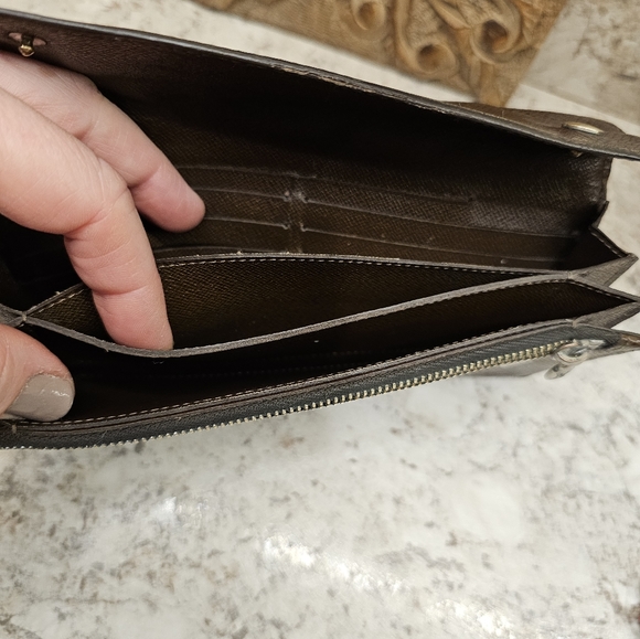Authetntic LOUIS Vuitton Taiga Portefeuille Accordion Brown Wallet - Picture 7 of 15